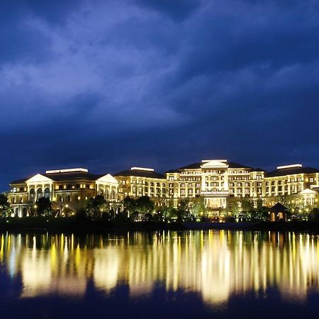 Landison Green Town Hotel Xinchang Екстер'єр фото