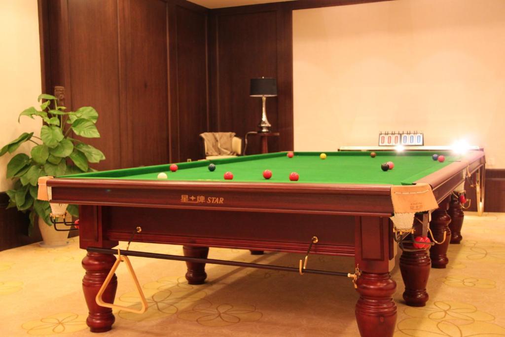 Landison Green Town Hotel Xinchang Екстер'єр фото
