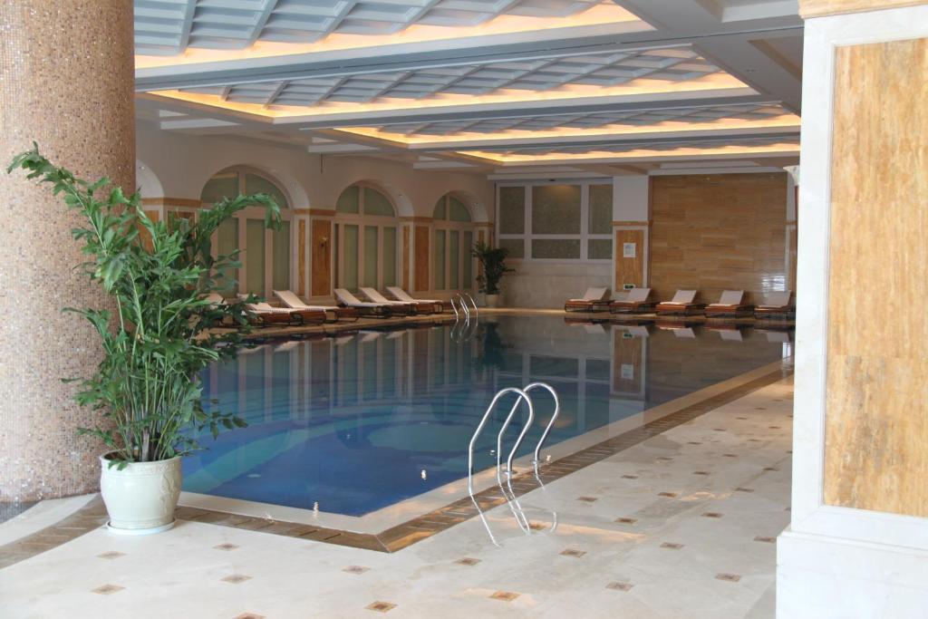 Landison Green Town Hotel Xinchang Екстер'єр фото