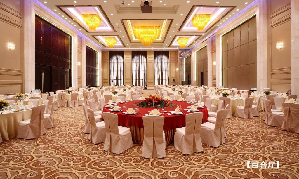 Landison Green Town Hotel Xinchang Екстер'єр фото