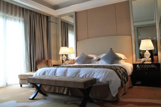 Landison Green Town Hotel Xinchang Номер фото