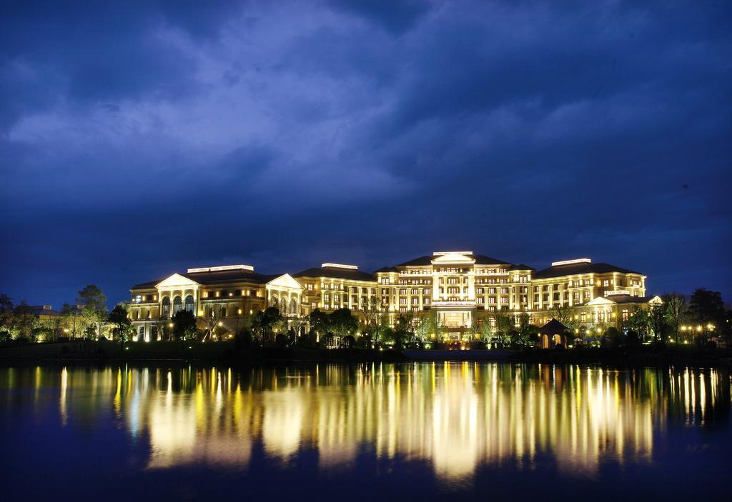 Landison Green Town Hotel Xinchang Екстер'єр фото
